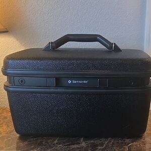 Samsonite Textured Black Travel Case